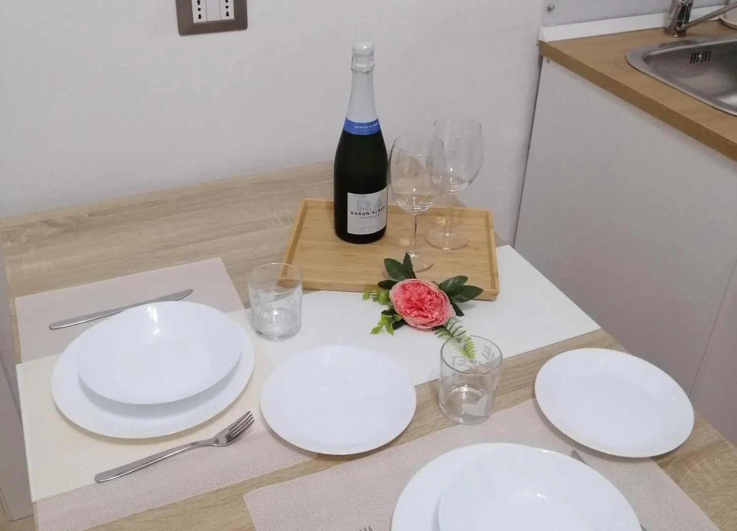 Renato Sweet Home Naples